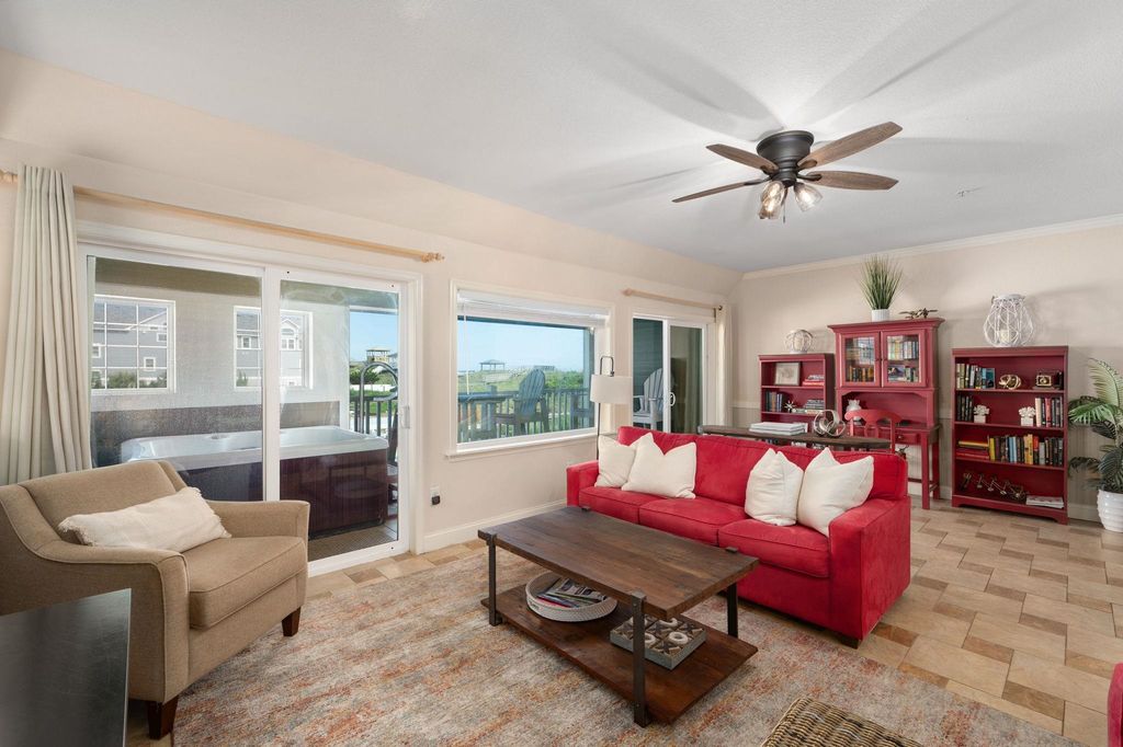Image 4 of property listing at 815 S Virginia Dare Trail Unit 101, Kill Devil Hills, NC 27949