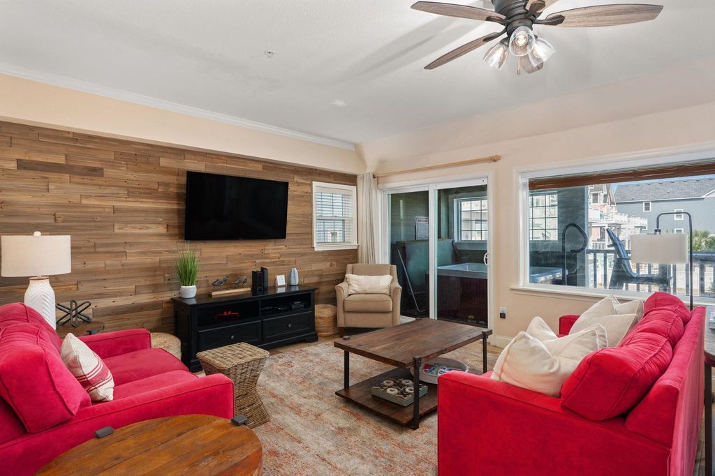Image 6 of property listing at 815 S Virginia Dare Trail Unit 101, Kill Devil Hills, NC 27949