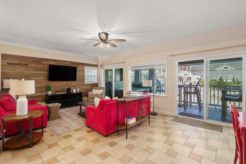 Image 9 of property listing at 815 S Virginia Dare Trail Unit 101, Kill Devil Hills, NC 27949