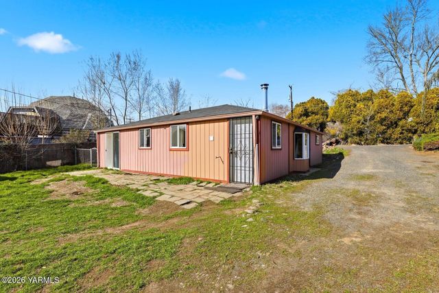 3012 Butterfield Rd, Yakima, WA 98901