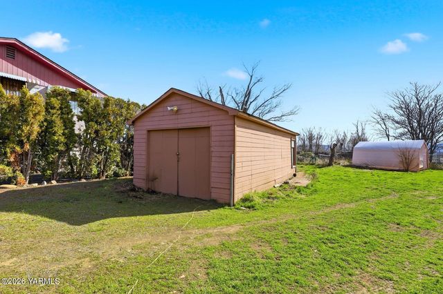 3012 Butterfield Rd, Yakima, WA 98901