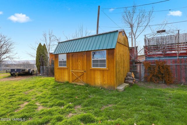 3012 Butterfield Rd, Yakima, WA 98901