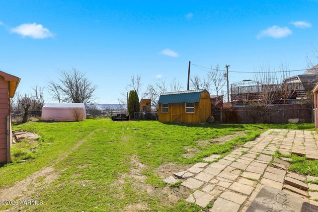 3012 Butterfield Rd, Yakima, WA 98901