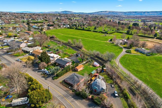 3012 Butterfield Rd, Yakima, WA 98901