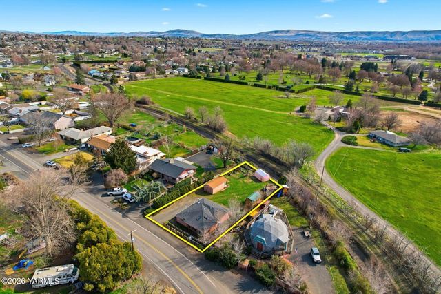 3012 Butterfield Rd, Yakima, WA 98901