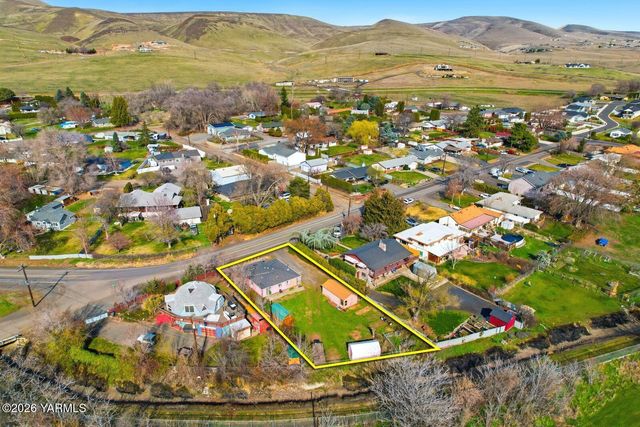 3012 Butterfield Rd, Yakima, WA 98901