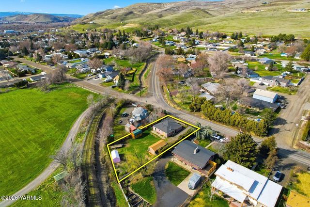 3012 Butterfield Rd, Yakima, WA 98901