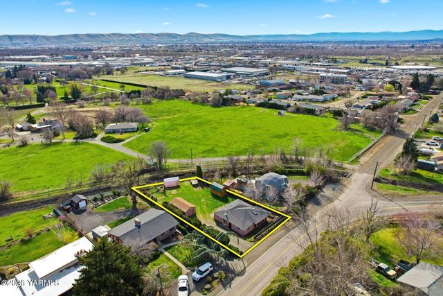 3012 Butterfield Rd, Yakima, WA 98901