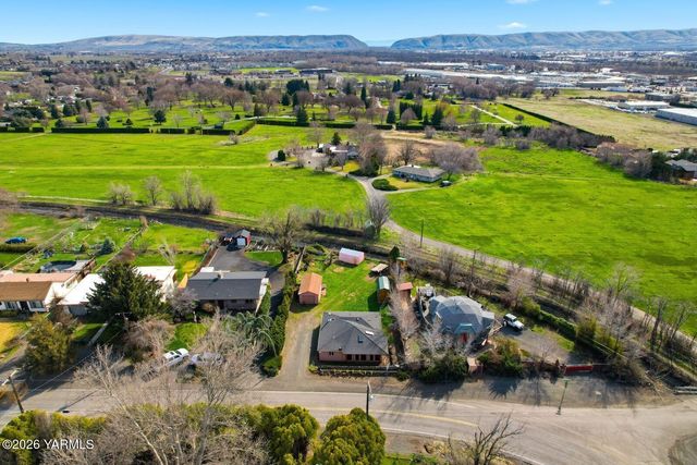3012 Butterfield Rd, Yakima, WA 98901