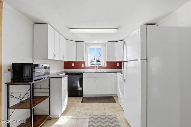 3012 Butterfield Rd, Yakima, WA 98901