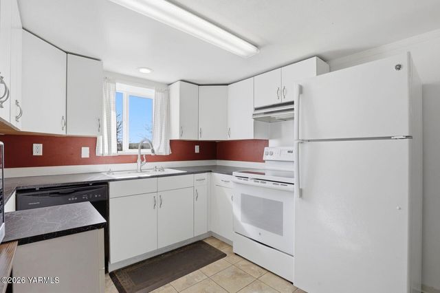 3012 Butterfield Rd, Yakima, WA 98901