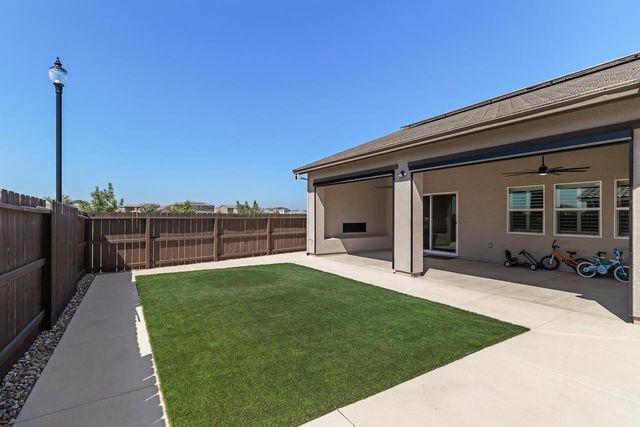 2505 Chrysler Ave, Manteca, CA 95337