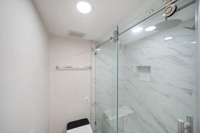 357 N Post Oak Lane 101, Houston, TX 77024