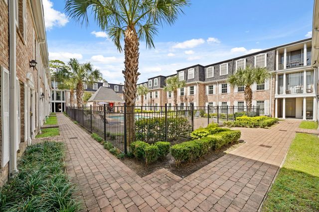 357 N Post Oak Lane 101, Houston, TX 77024