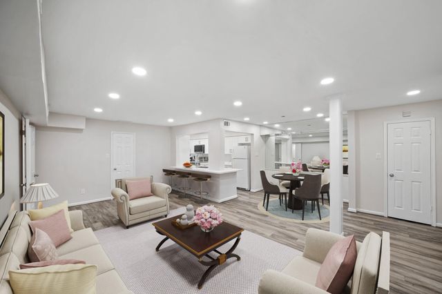 357 N Post Oak Lane 101, Houston, TX 77024