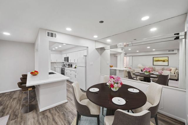 357 N Post Oak Lane 101, Houston, TX 77024