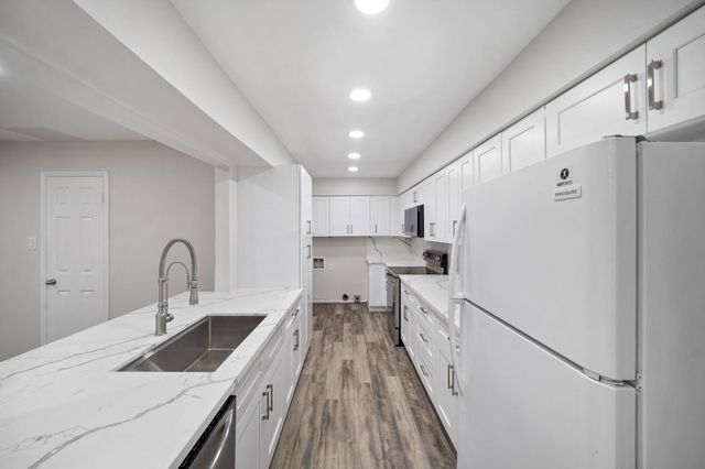 357 N Post Oak Lane 101, Houston, TX 77024