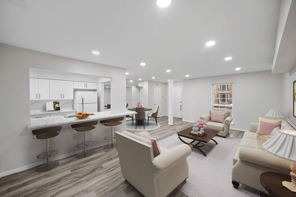 357 N Post Oak Lane 101, Houston, TX 77024