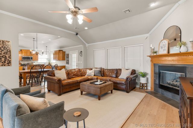 4470 Elm Circle, Kiefer, OK 74041