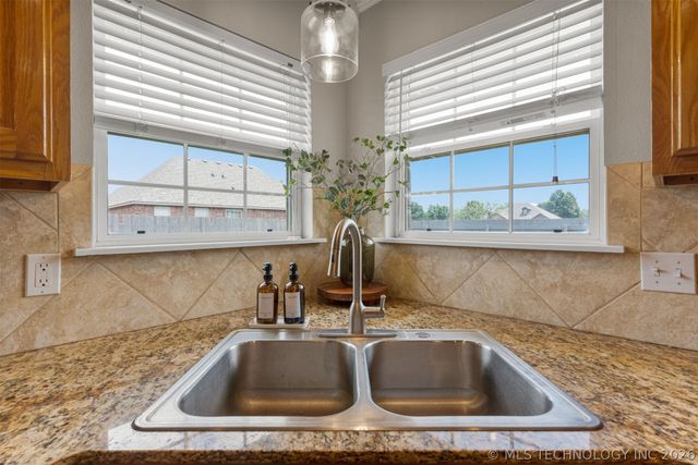 4470 Elm Circle, Kiefer, OK 74041