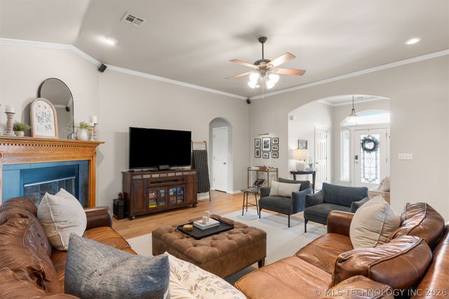 4470 Elm Circle, Kiefer, OK 74041