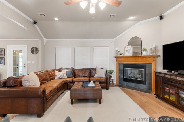 4470 Elm Circle, Kiefer, OK 74041