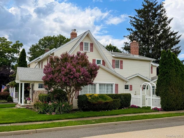 39 Princeton Street, Rockville Centre, NY 11570