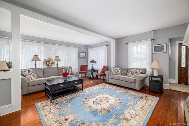 39 Princeton Street, Rockville Centre, NY 11570