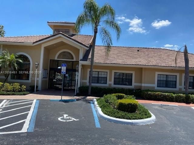 300 W Palm Cir W 208, Pembroke Pines, FL 33025