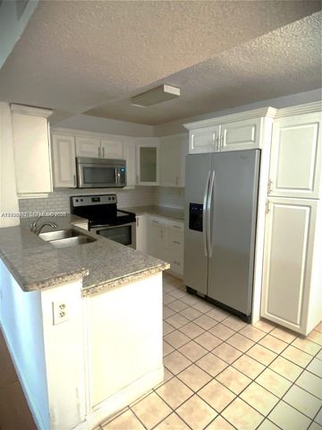 300 W Palm Cir W 208, Pembroke Pines, FL 33025