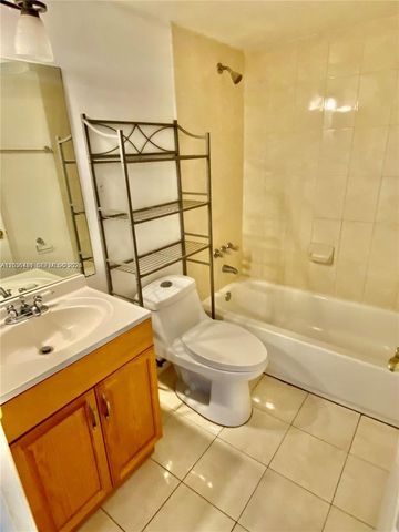300 W Palm Cir W 208, Pembroke Pines, FL 33025