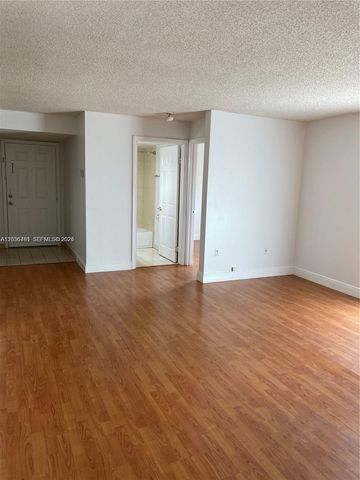 300 W Palm Cir W 208, Pembroke Pines, FL 33025