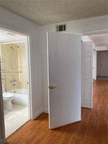 300 W Palm Cir W 208, Pembroke Pines, FL 33025
