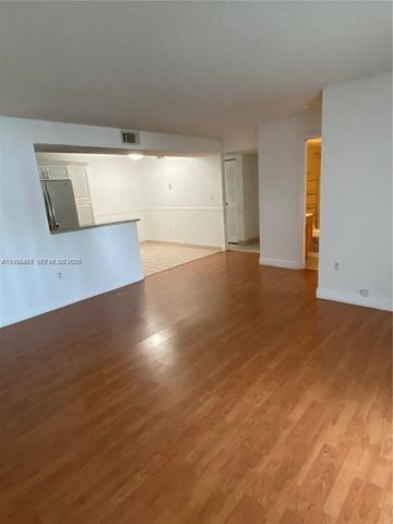 300 W Palm Cir W 208, Pembroke Pines, FL 33025