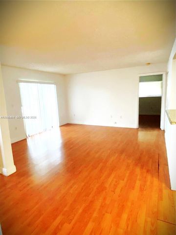 300 W Palm Cir W 208, Pembroke Pines, FL 33025