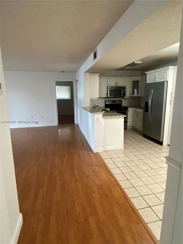 300 W Palm Cir W 208, Pembroke Pines, FL 33025
