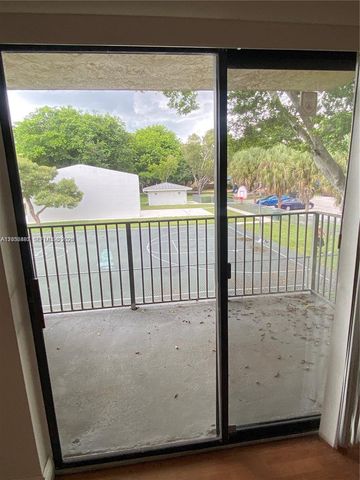 300 W Palm Cir W 208, Pembroke Pines, FL 33025