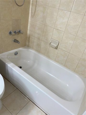 300 W Palm Cir W 208, Pembroke Pines, FL 33025