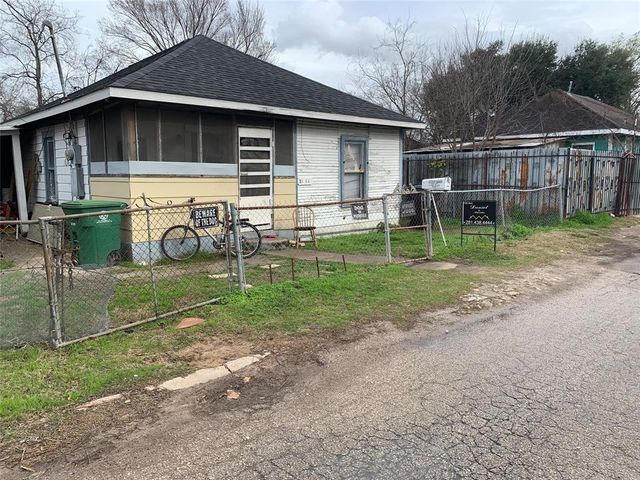 3226 Des Chaumes, Houston, TX 77026