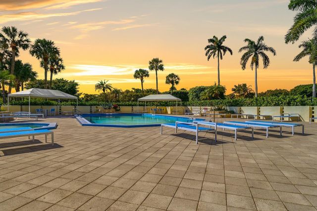 1900 Consulate Place 1005, West Palm Beach, FL 33401