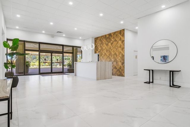 1900 Consulate Place 1005, West Palm Beach, FL 33401