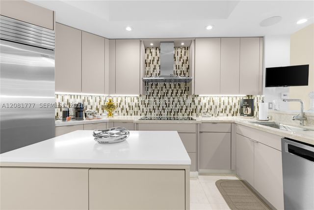 21200 NE Point Pl 1404, Aventura, FL 33180