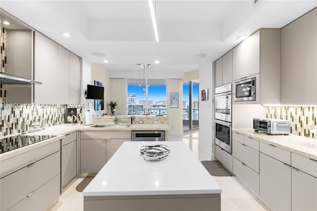 21200 NE Point Pl 1404, Aventura, FL 33180