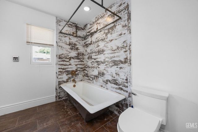 135 A Street, Bakersfield, CA 93304