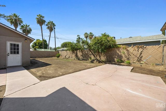 135 A Street, Bakersfield, CA 93304