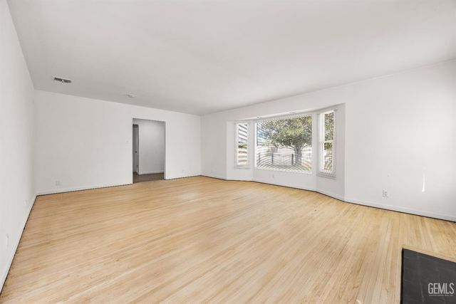 135 A Street, Bakersfield, CA 93304