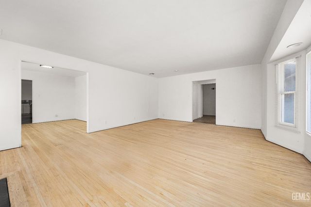 135 A Street, Bakersfield, CA 93304