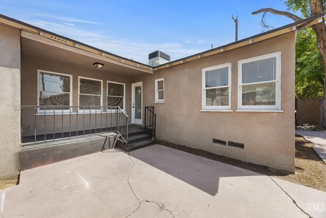 135 A Street, Bakersfield, CA 93304