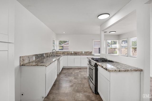 135 A Street, Bakersfield, CA 93304