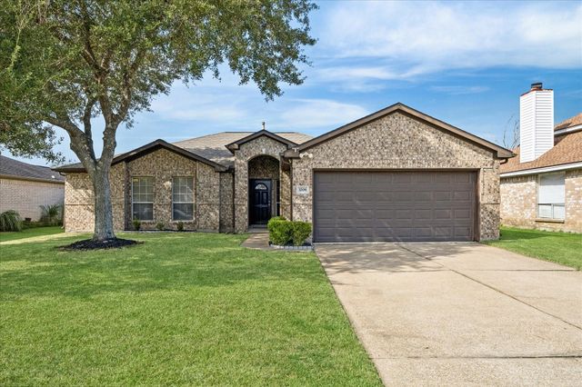 3206 Deer Trail Drive, Alvin, TX 77511